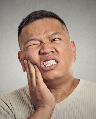 Man with horrible toothache in Federal Way